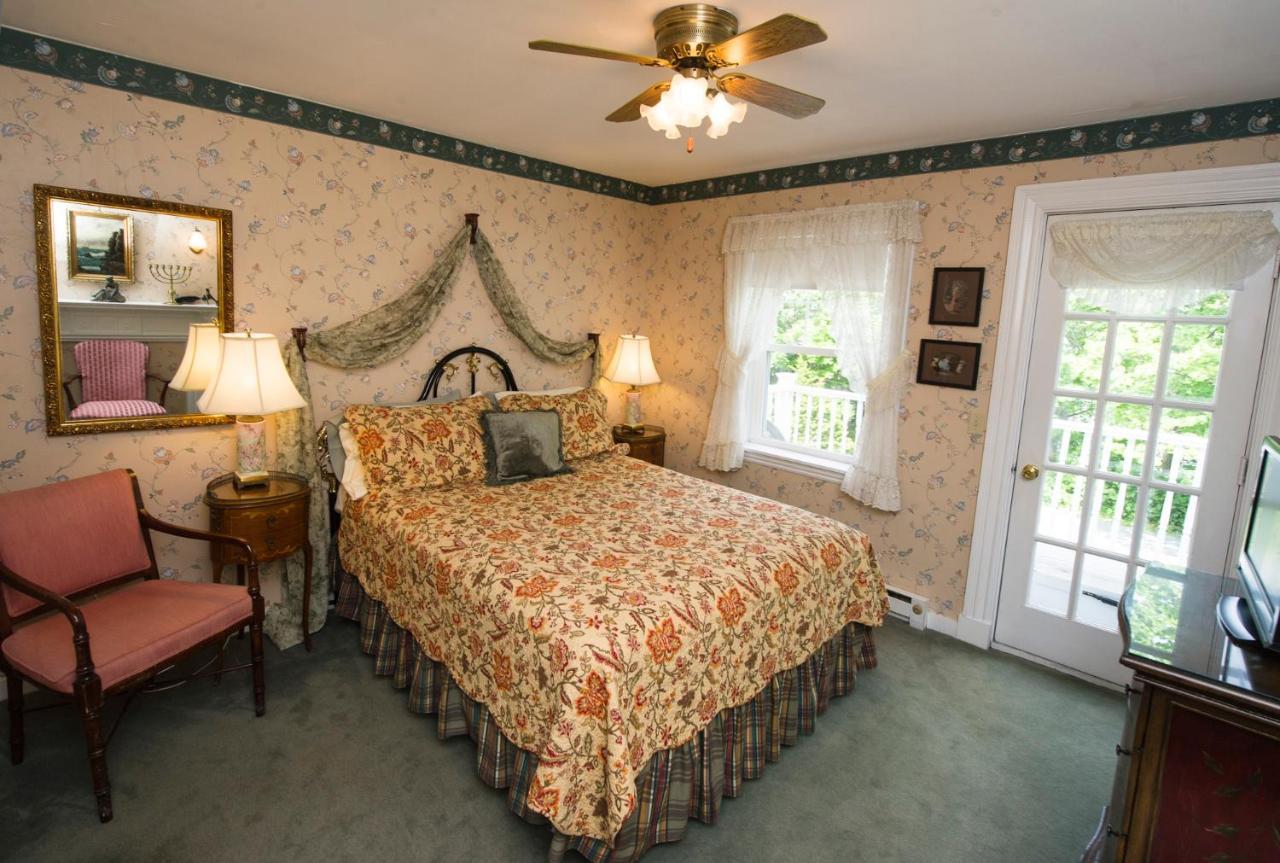 בר הרבור Anne'S White Columns Inn מראה חיצוני תמונה