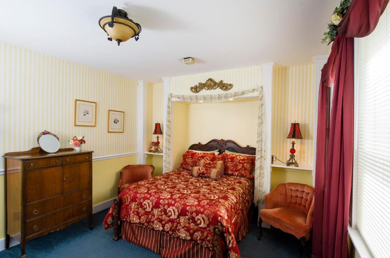 בר הרבור Anne'S White Columns Inn מראה חיצוני תמונה