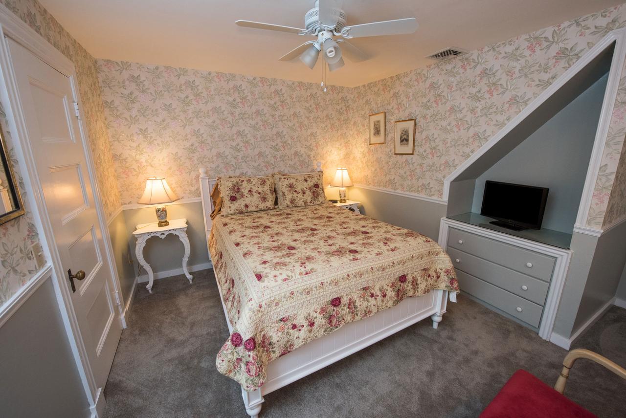 בר הרבור Anne'S White Columns Inn מראה חיצוני תמונה